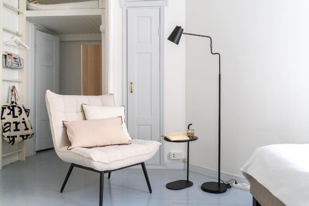 Small With Spacious Bathroom In Ullanlinna Apartment Helsinki