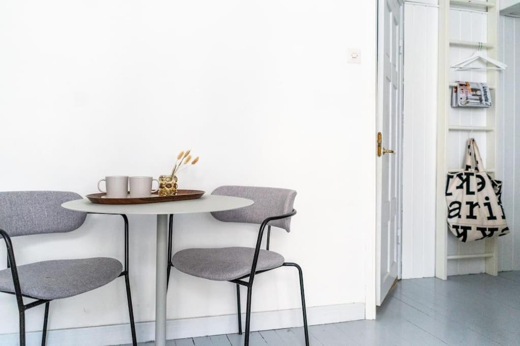 Small With Spacious Bathroom In Ullanlinna Apartment Helsinki